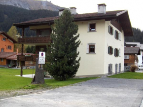 Hus Pravis Klosters Platz